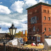 <b>"Ohne Titel"</b><br />Uferturm / Elbe-Resort Alte Ölmühle, <br />Elbuferpromenade, <br /> August 2022<br />Werksnummer: WB0300<br /><br /> Ohne Titel