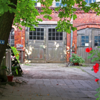 <b>"Hinterhofidylle"</b><br />Bäckerstraße (?), August 2022<br />Werksnummer: WB0310<br /><br /> Hinterhofidylle